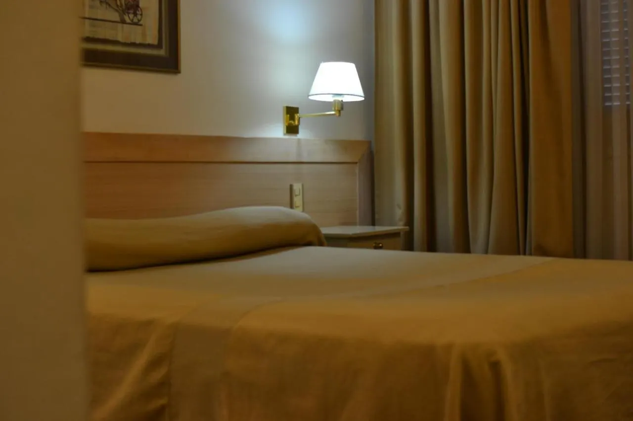 Hotel Cervantes 门多萨